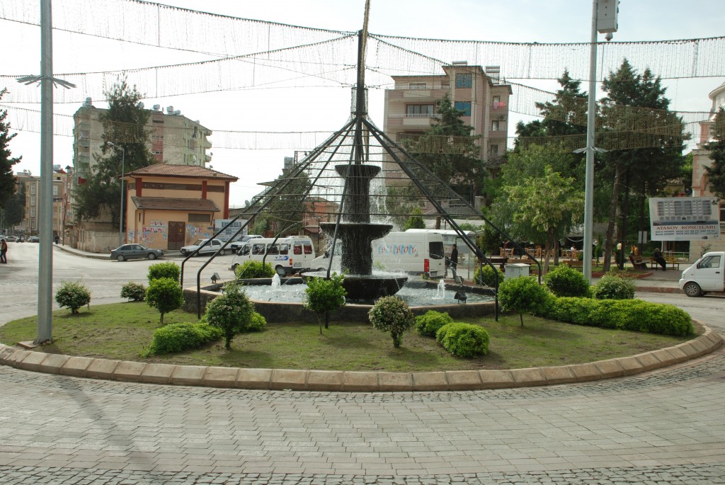 KIRIKHAN BELEDİYESİ PARK BAHÇE MÜDÜRLÜĞÜNDEN ÇEVRE DÜZENLEMESİ