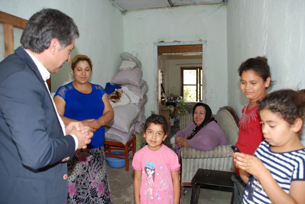 AYHAN YAVUZ YARDIMA MUHTAÇ BİR AİLEYİ ZİYARET ETTİ