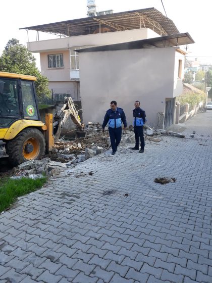 Kırıkhan’daki Metruk Binalar Encümen Kararıyla Yıkılıyor