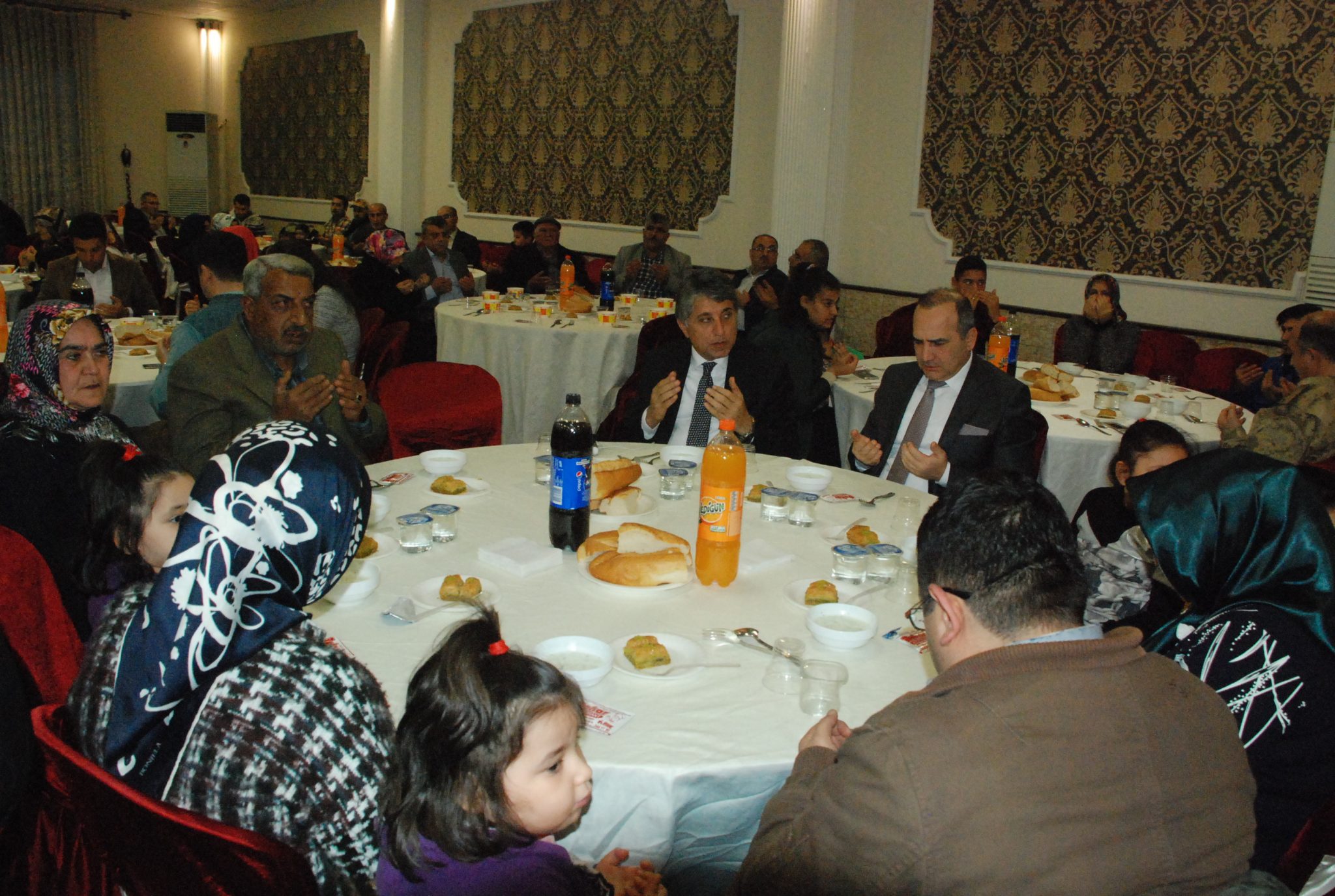 Kırıkhan Kaymakamlığınca Şehit aileleri ve Gazilerimiz onuruna yemek verildi