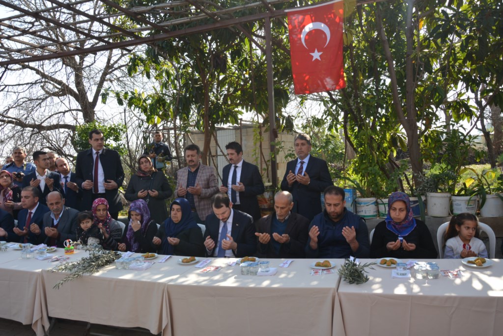 BAKAN ALBAYRAK KIRIKHAN’DA ŞEHİT AİLELERİNİ ZİYARET ETTİ