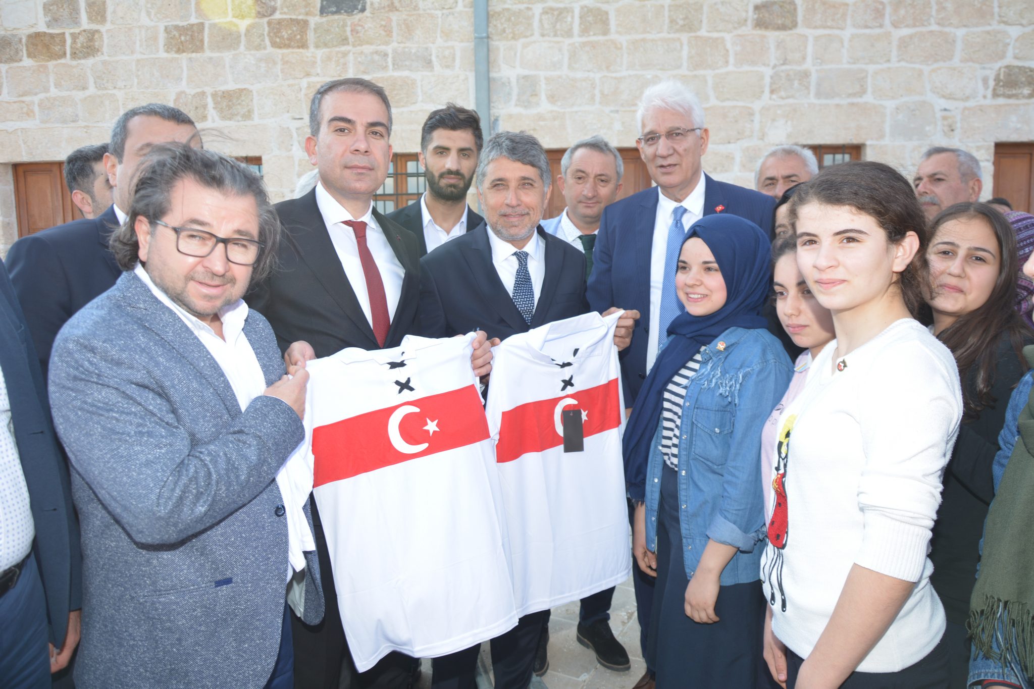 TÜFAD DERNEĞİ ÜYELERİ MEHMETÇİKLERİMİZE DESTEK VERMEK ÜZERE KIRIKHAN’I ZİYARET ETTİ