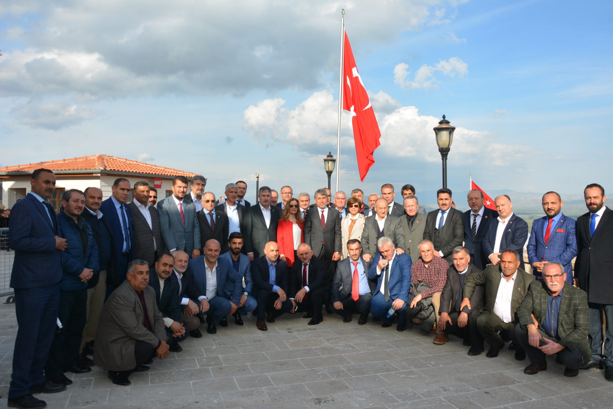 SARIYER AK PARTİ İLE MHP İLÇE BAŞKANLARI VE MAHALLE MUHTARLARI MEHMETÇİKLERİMİZE DESTEK İÇİN KIRIKHAN’A GELDİ