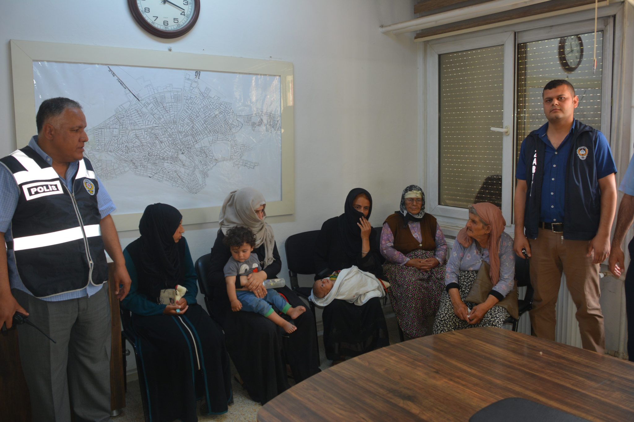 KIRIKHAN EMNİYET MÜDÜRLÜĞÜ VE ZABITA MÜDÜRLÜĞÜ EKİPLERİ HUZUR OPERASYONUNDA DİLENCİLERE GEÇİT VERMİYOR