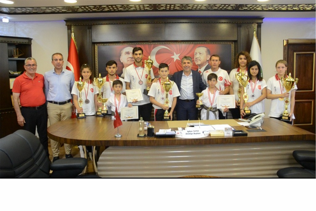 KIRIKHAN’LI MİLLİ SPORCULARDAN BÜYÜK BAŞARI! 12 SPORCUYLA GİDİP 11 KUPAYLA DÖNDÜLER..