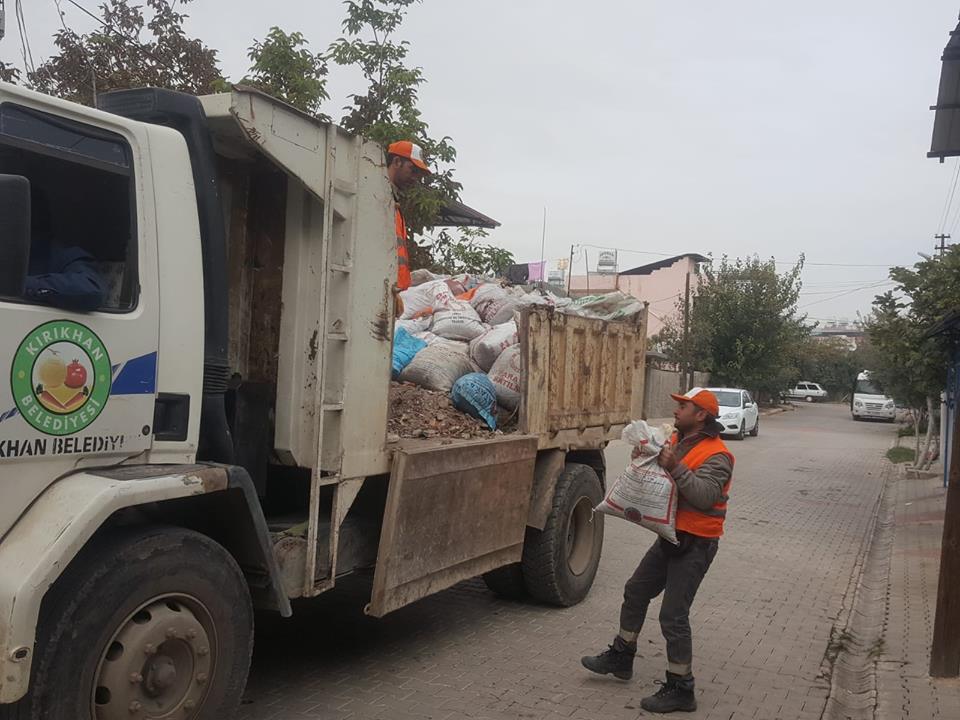 KIRIKHAN BELEDİYESİ SOBA VE KALORİFER KÜLLERİNİN TOPLANMASI İÇİN GEREKLİ TÜM TEDBİRLERİ ALDI