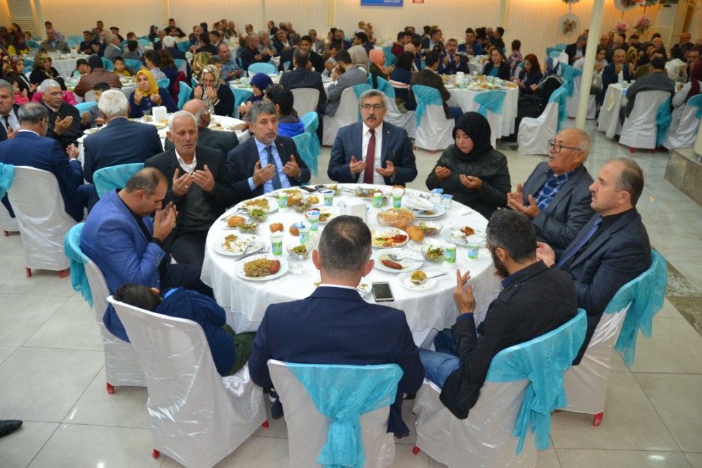 ŞEHİT AİLELERİ VE GAZİLERİN ONURUNA YEMEK VERİLDİ