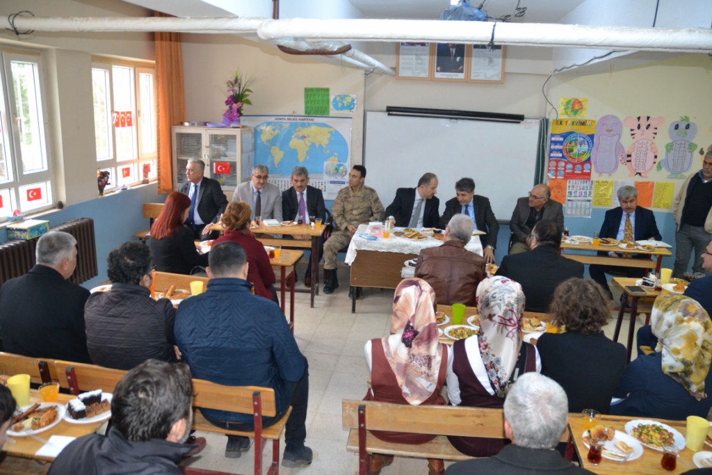 KIRIKHAN ÖZKIZILKAYA OKULUNDA HALKLA BULUŞMA TOPLANTISI GERÇEKLEŞTİRİLDİ