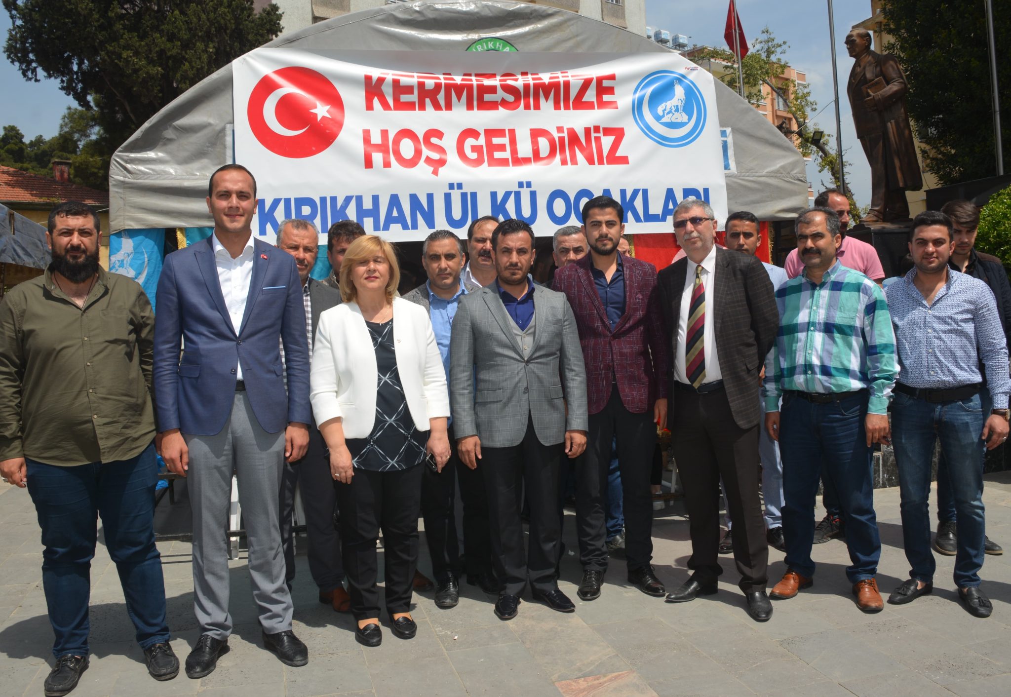 BELEDİYE BAŞKAN YARDIMCILARI UĞUR POLAT VE MUHAMMED TOLGA ÜÇDAL KIRIKHAN ÜLKÜ OCAKLARININ DÜZENLEDİĞİ KERMESE KATILDI