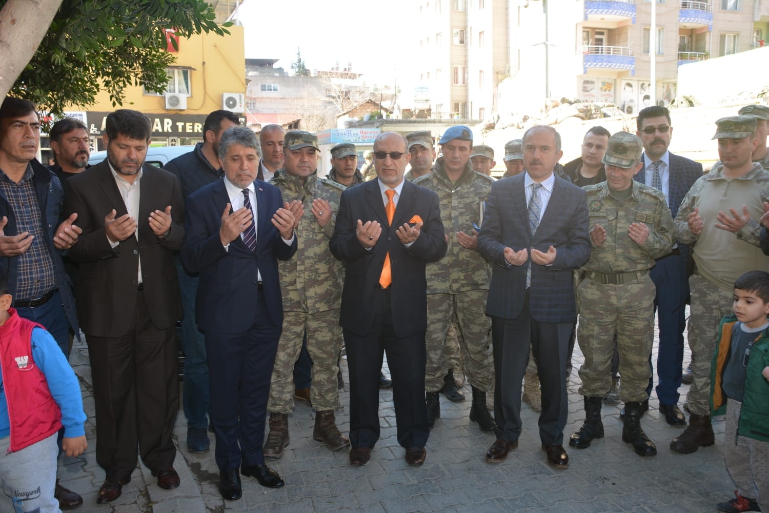 KIRIKHAN’DA MEHMETÇİKLERE KURBAN KESİLİP DUA EDİLDİ