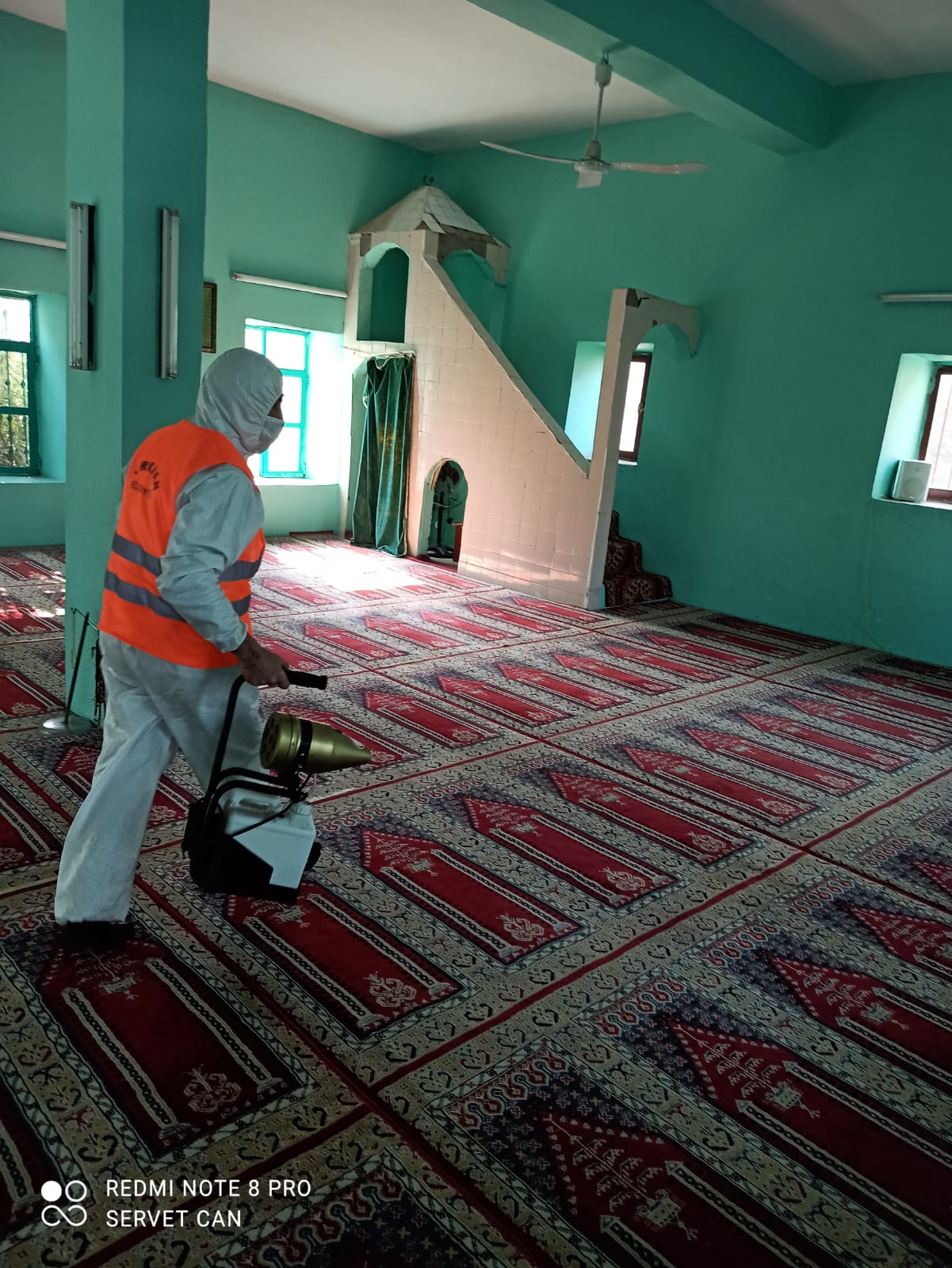 BAŞKAN YAVUZ CAMİLERİMİZİN DEZENFEKTE TEMİZLİK ÇALIŞMALARINI İHMAL ETMİYOR