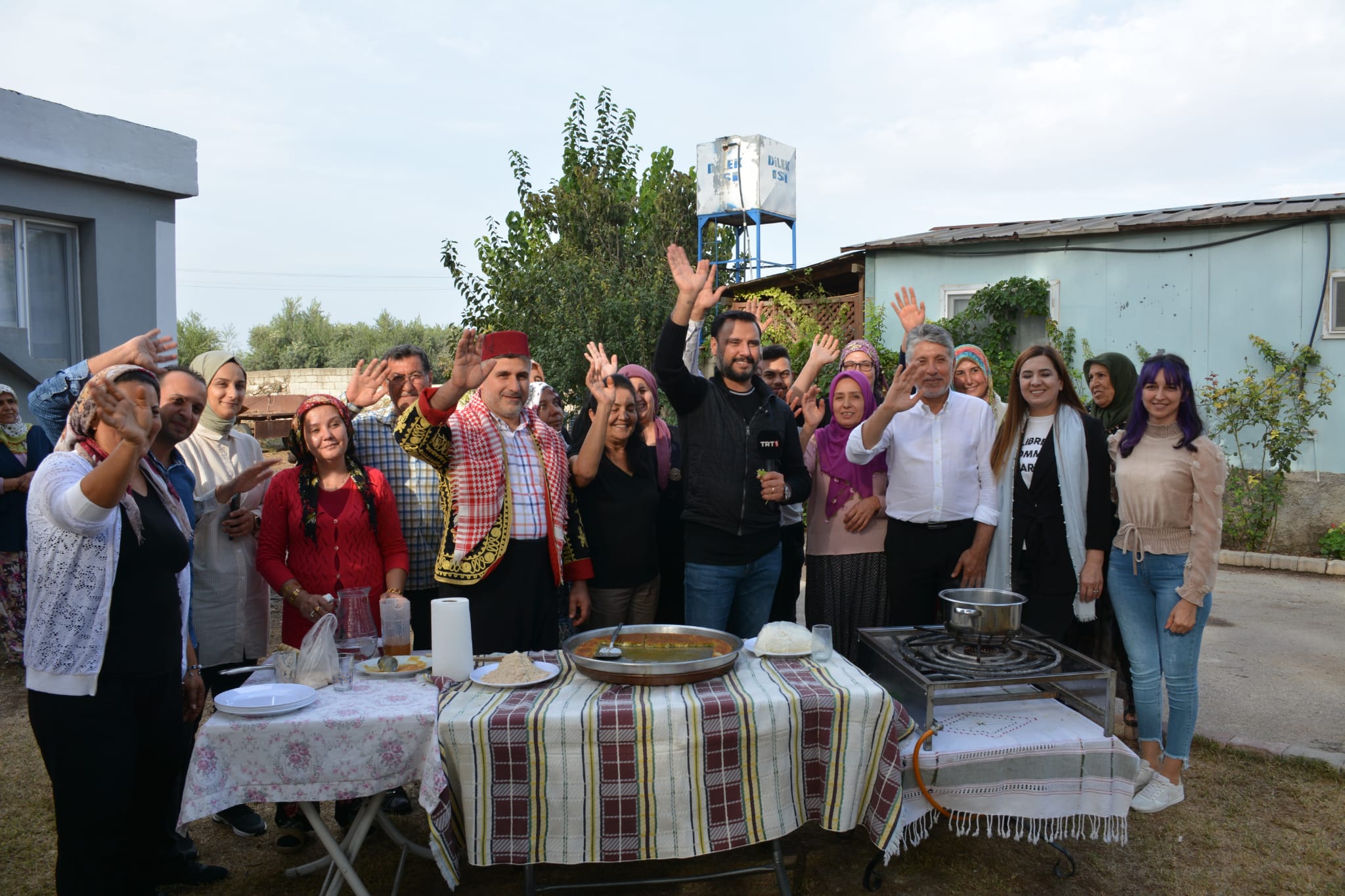 BAŞKAN YAVUZ ÜNLÜ SANATÇI ALİŞAN VE TRT 1 EKİBİNİ KIRIKHAN’DA MİSAFİR ETTİ